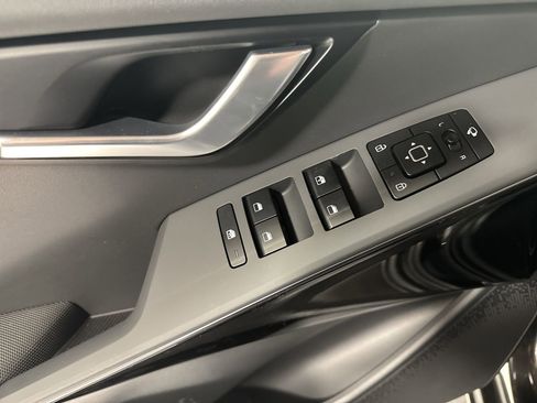 Certified 2025 Kia Niro EX Touring image 17