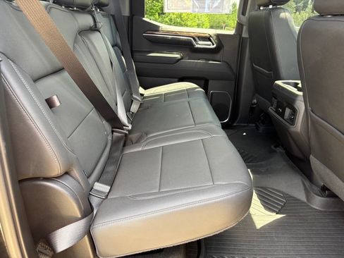 Used 2022 Chevrolet Silverado 1500 LT Trail Boss w/ LT Trail Boss Premium Package AWD/4WD image 47