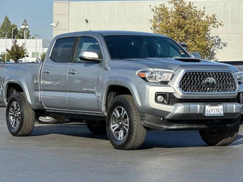 Used 2019 Toyota Tacoma TRD Sport image 5