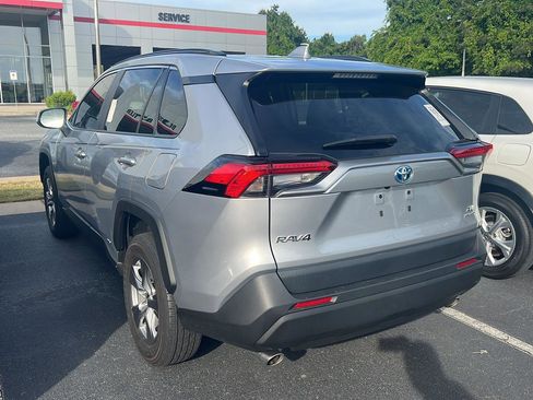 Used 2022 Toyota RAV4 XLE image 10