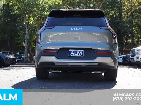 Used 2024 Kia EV9 Wind image 7