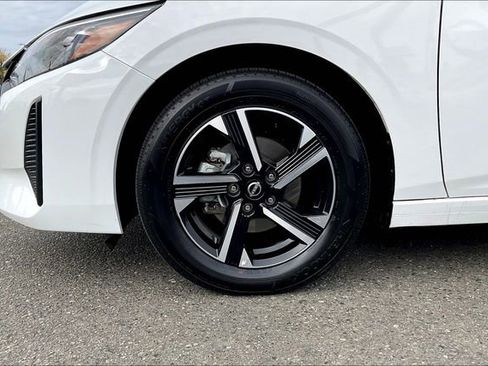 Used 2024 Nissan Sentra SV image 9