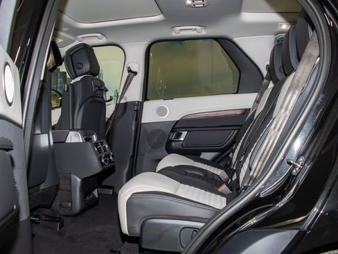 Used 2026 Land Rover Discovery Dynamic SE image 22