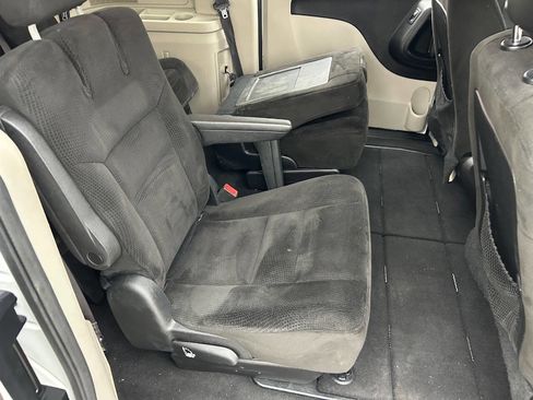 Used 2016 Dodge Grand Caravan SXT FWD image 13