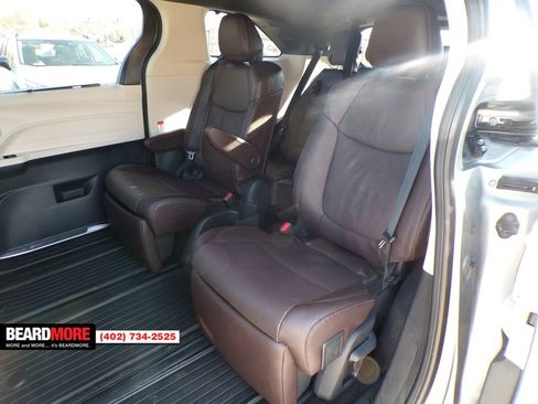 Used 2021 Toyota Sienna Limited image 22