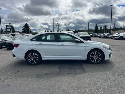 Used 2024 Volkswagen Jetta Sport FWD image 8