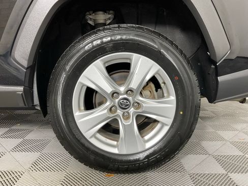 Used 2020 Toyota RAV4 XLE FWD image 10