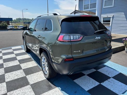 Used 2019 Jeep Cherokee Latitude w/ Popular Appearance Group AWD/4WD image 3
