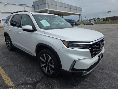 Used 2025 Honda Pilot Touring image 5