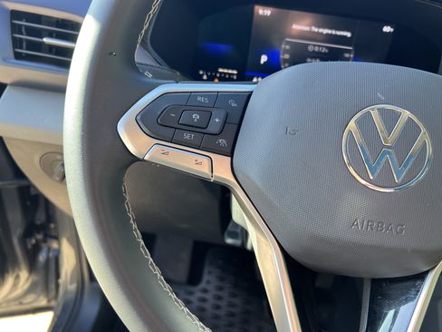 Certified 2022 Volkswagen Taos SE w/ Panoramic Sunroof Package FWD image 16