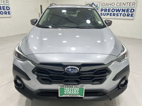 Used 2025 Subaru Crosstrek 2.0i Premium image 3