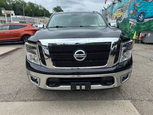 Used 2018 Nissan Titan SL AWD/4WD image 2