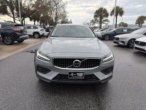 Certified 2025 Volvo V60 B5 Cross Country Plus image 3