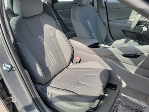 New 2025 Hyundai Elantra SEL image 19