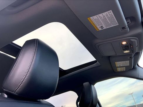 Certified 2022 Ford Explorer XLT w/ Equipment Group 202A image 13