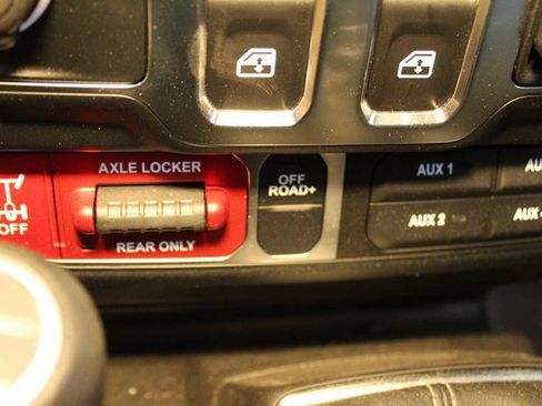 Used 2024 Jeep Wrangler Sport image 24