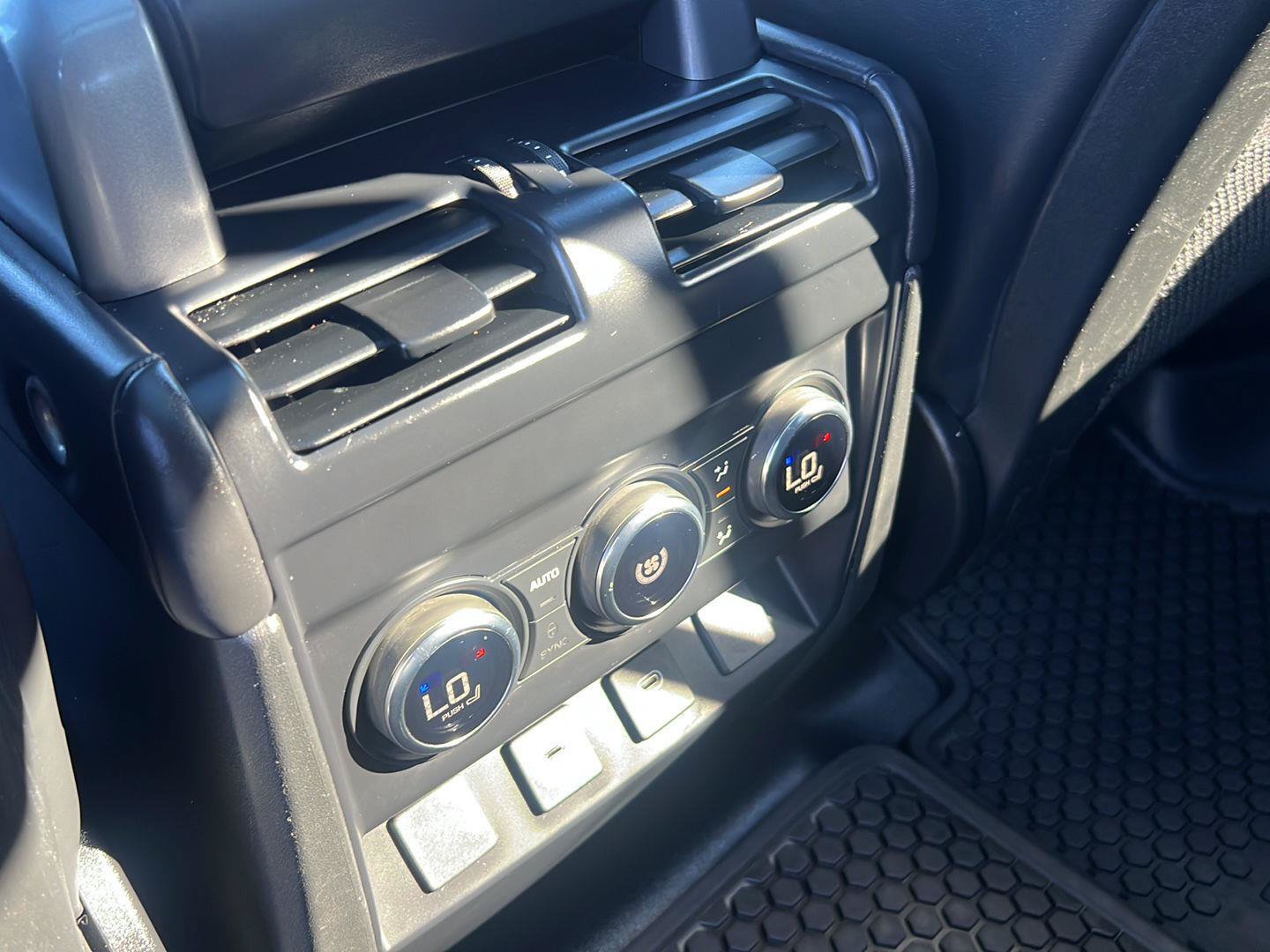 Used 2023 Land Rover Defender 110 V8 AWD/4WD image 30