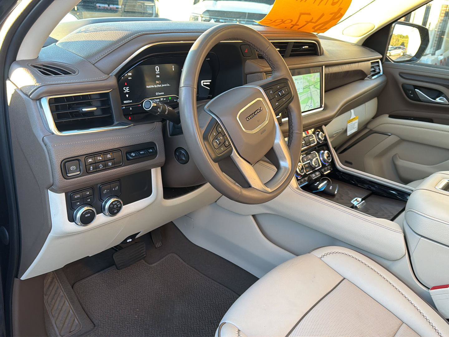 Used 2023 GMC Yukon Denali AWD/4WD image 6
