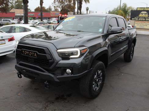Used 2018 Toyota Tacoma TRD Off-Road image 4