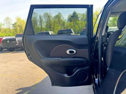 Used 2016 Kia Soul Base 6A image 11