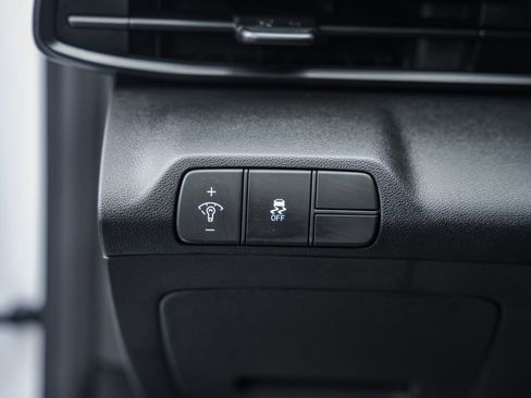 Certified 2025 Hyundai Elantra Sport image 35