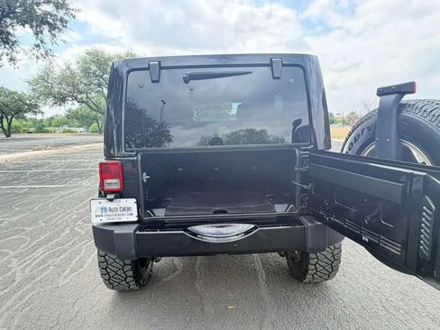 Used 2017 Jeep Wrangler Unlimited Sahara w/ Connectivity Group image 24