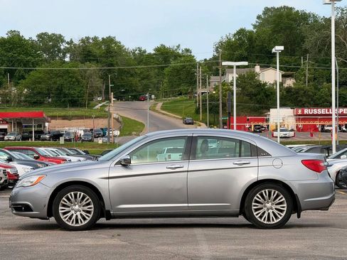Used 2013 Chrysler 200 Limited w/ Sun/Sound Group FWD image 4