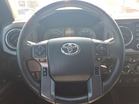 Certified 2020 Toyota Tacoma TRD Sport w/ Technology Package AWD/4WD image 12