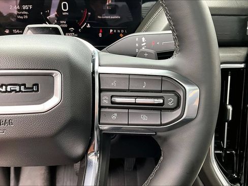 Used 2025 GMC Yukon Denali w/ Denali Reserve Package AWD/4WD image 12