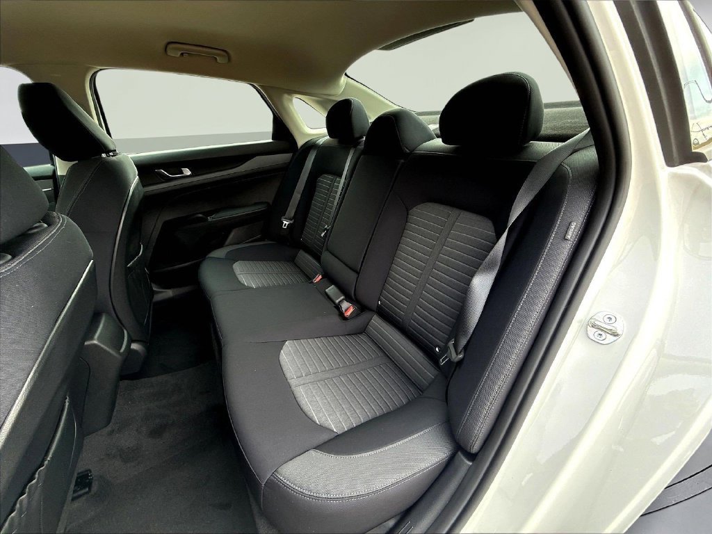 New 2027 Kia K5 LXS FWD image 12