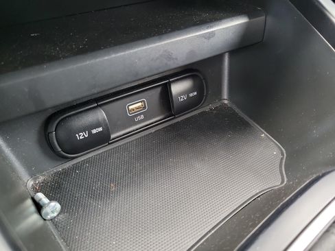 Certified 2025 Kia Soul LX w/ LX Technology Package FWD image 28
