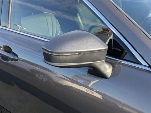 Used 2023 Toyota Crown Limited image 12