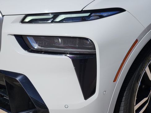 Used 2024 BMW X7 xDrive40i w/ M Sport Package image 8