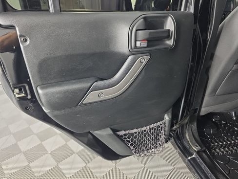 Used 2018 Jeep Wrangler Unlimited Sport S AWD/4WD image 21