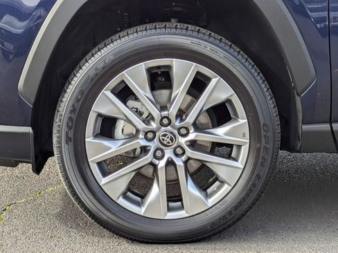 Used 2022 Toyota RAV4 XLE Premium image 40