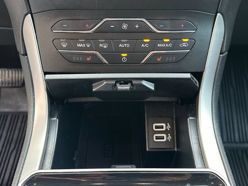 Used 2020 Ford Edge SEL w/ Convenience Package AWD/4WD image 32