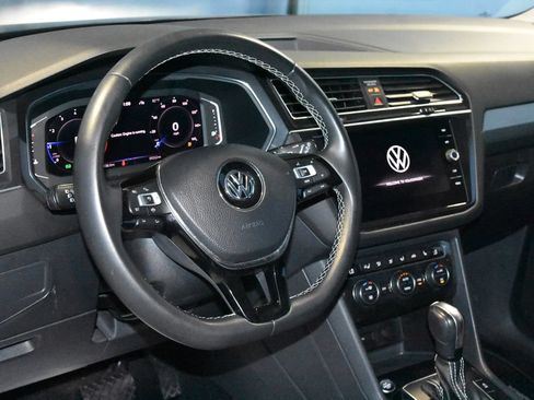 Used 2021 Volkswagen Tiguan SEL AWD/4WD image 2