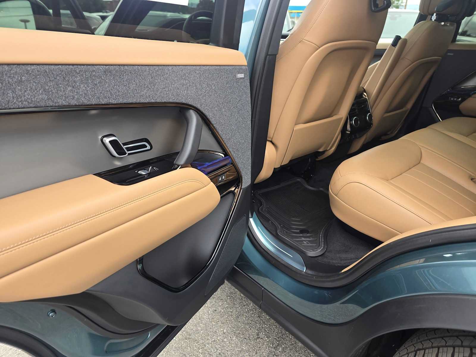 New 2027 Land Rover Range Rover Sport SE AWD/4WD image 17