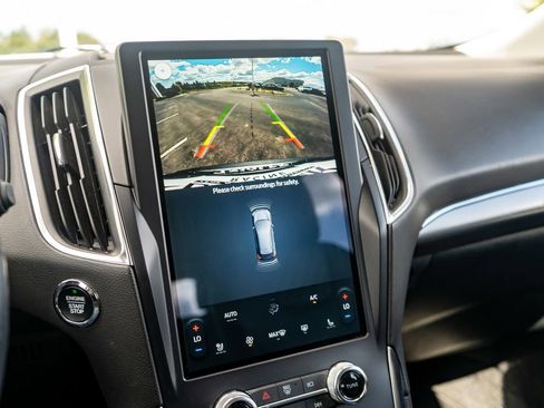 Used 2024 Ford Edge Titanium image 30