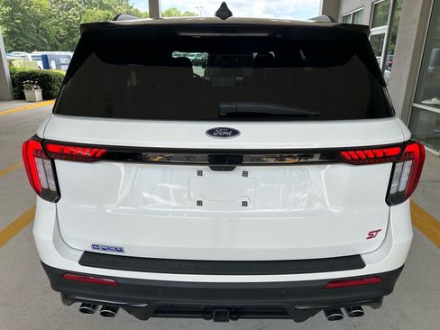Certified 2025 Ford Explorer ST RWD image 11