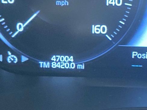 Used 2019 Volvo XC60 T5 Momentum w/ Multimedia Package AWD/4WD image 18