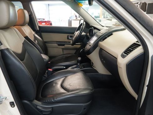 Used 2013 Kia Soul ! w/ Premium Pkg FWD image 33