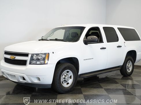 Used 2013 Chevrolet Suburban 2500 AWD/4WD image 6