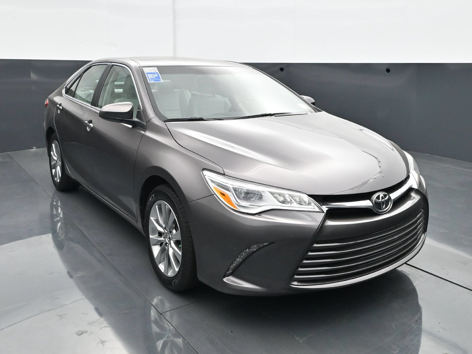 Used 2015 Toyota Camry XLE FWD image 11