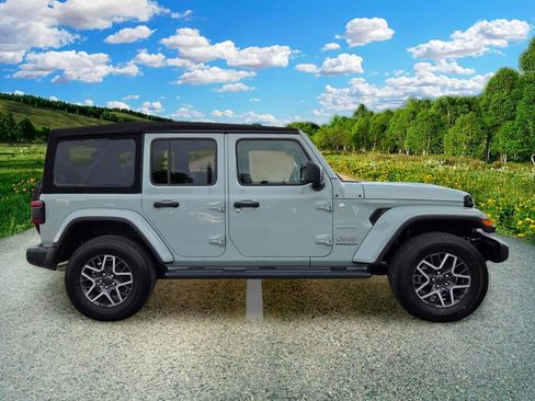 Used 2024 Jeep Wrangler Unlimited Sahara w/ Safety Group AWD/4WD image 7