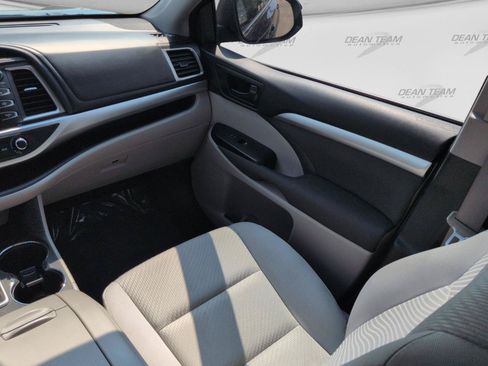 Used 2015 Toyota Highlander LE FWD image 15