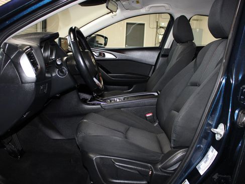 Used 2018 MAZDA MAZDA3 Sport w/ Preferred Equipment Package FWD image 10
