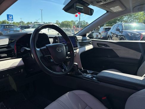 Used 2025 Toyota Camry XLE AWD/4WD image 13