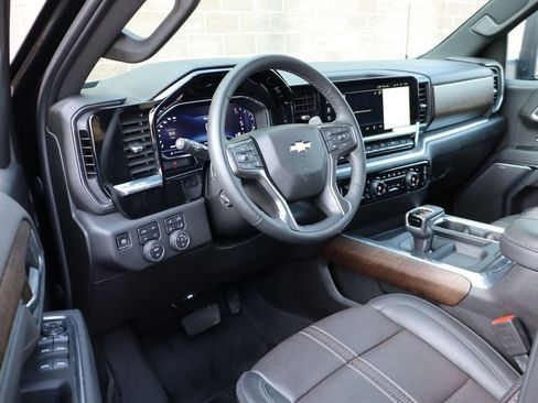 Used 2025 Chevrolet Silverado 1500 High Country w/ High Country Premium Package image 17