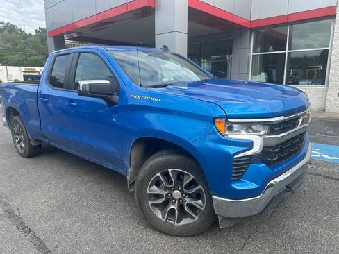Used 2025 Chevrolet Silverado 1500 LT AWD/4WD image 2